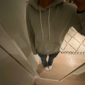 Ljus grå hoodie från H&M som passar till allt❤️❤️