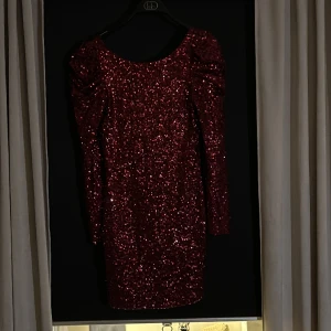 Julklänning - Perfekt klänningen nu till julen. Använd endast en gång 