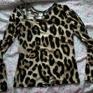 leopard tröja  - I bra skick 