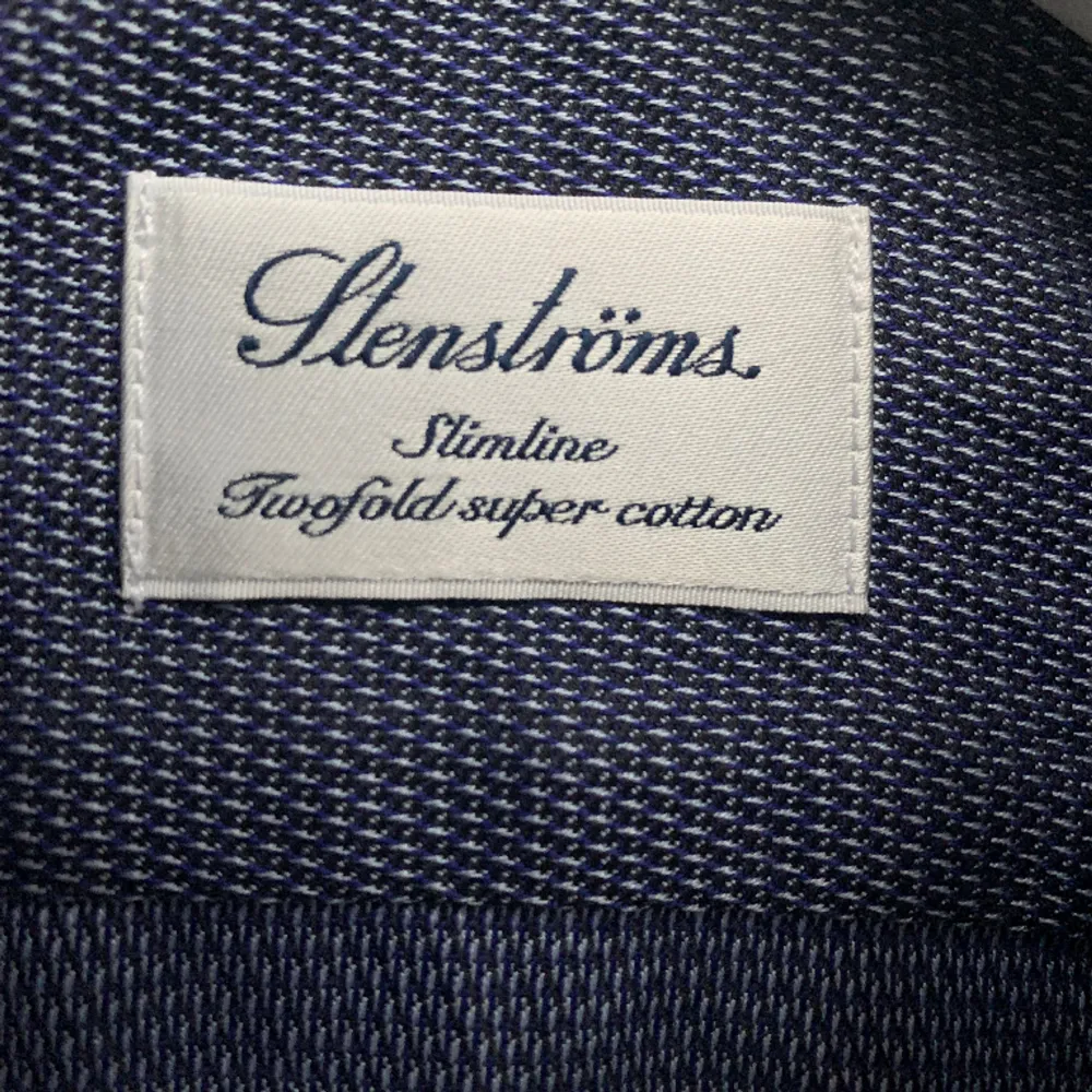 Tjena säljer min Stenström skjorta då jag inte använder den längre. Skick 10/10. Inga defekter. Nypris runt 1600 mitt pris 550. Hör gärna av er om ni har några frågor!. Skjortor.