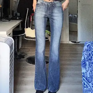 Jättefina Calvin Klein jeans i nyskick!❤️storlek uppskattas till 26/32