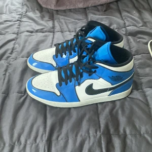 Jordan 1s blå - Jordan 1s blå knappt andvända storlek 46