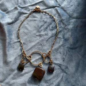 Halsband Dyrberg Kern - Ett halsband från Dyrberg Kern och är ej prutbar  