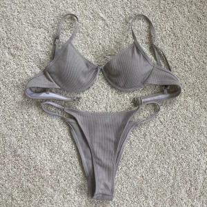 Bikiniset 🤍 - Tycker denna bikini är super men den är tyvärr för liten för mig. Jag hoppas att den kan fylla en plats i någon annans garderob! 💛