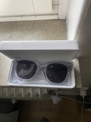 Chimi solglasögon  - 008 modell Färg clear  Använda en gång 