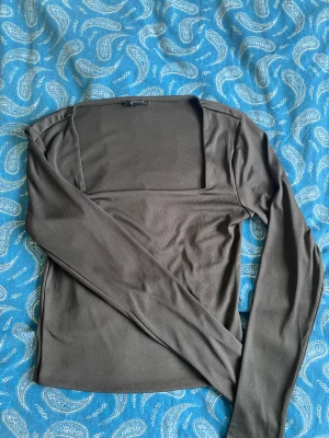 Svart fin tröja  - Bra tjockt material använd tre gånger 