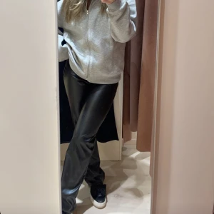 Skinnbyxor - Jätte snygga Midwaist Skinnbyxor ifrån Nelly <3