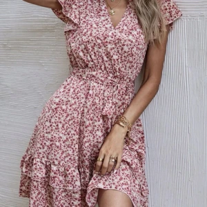 Klänning  - Krås blommig Boho klänning i storlek s.