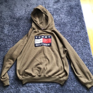 Tommy Hilfiger Hoodie - Vintage oversized hoodie från Tommy Hilfiger. Tröjan är XXL men sitter som en L.