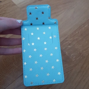 Kort hållare  - Tipsa pris vad ni tar den för👍perfect kort hållare på mobilskalet eller annat💖💖