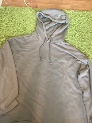 Grå hoodie - Ny köpt hoodie från lager 157, i väldigt bra skick.🫶kontakta gärna innan köp:)