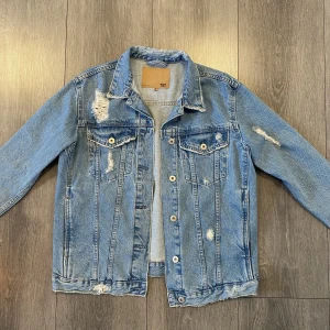 Oversized jeansjacka - Oanvänd oversized jeansjacka från lager157! Supersnygg men kommer ej till användning 🤍