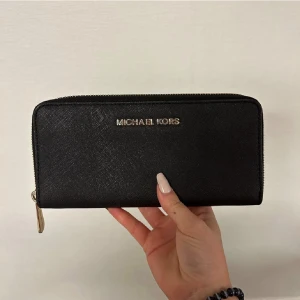 Michael kors plånbok - Ej äkta. 