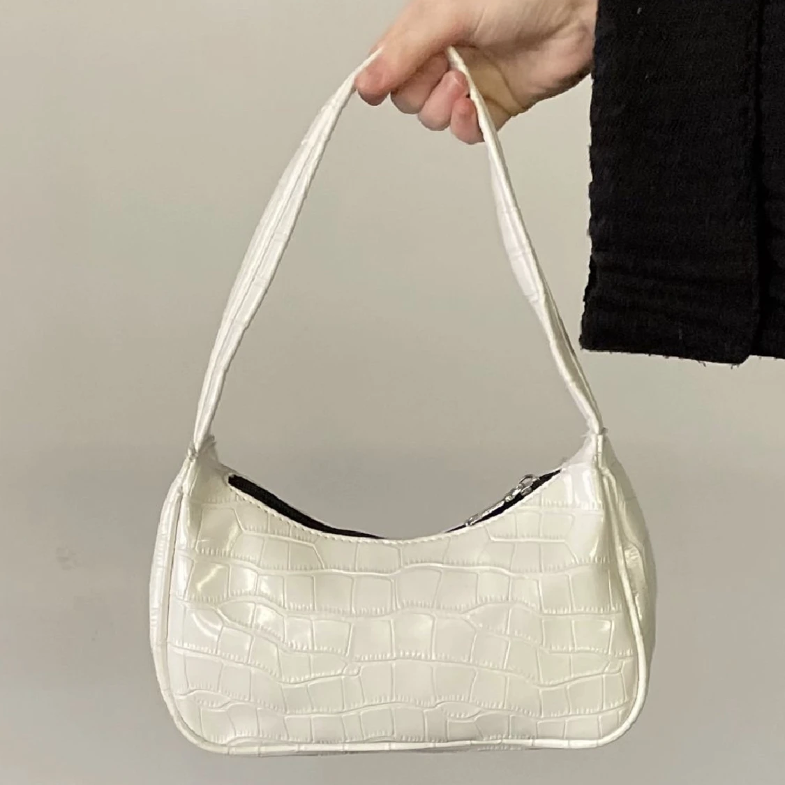 Snygg vit axelväska  - 90