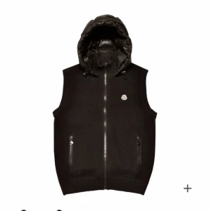Moncler hybrid down vest - Helt oanvänd säljer då jag inte har behov utav den. Kvitto går att ordna