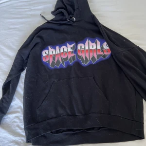 Space girl Hoodie  - Oversized svart graphic Hoodie