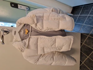 Puff Jacka  - Vit puffjacka i kort modell 
