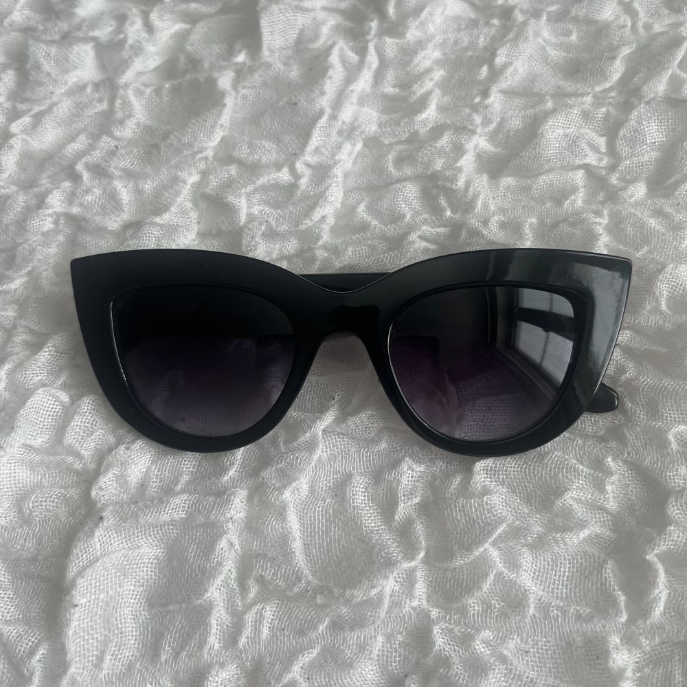 Svart Solglasögon - Glitter | Plick Second Hand