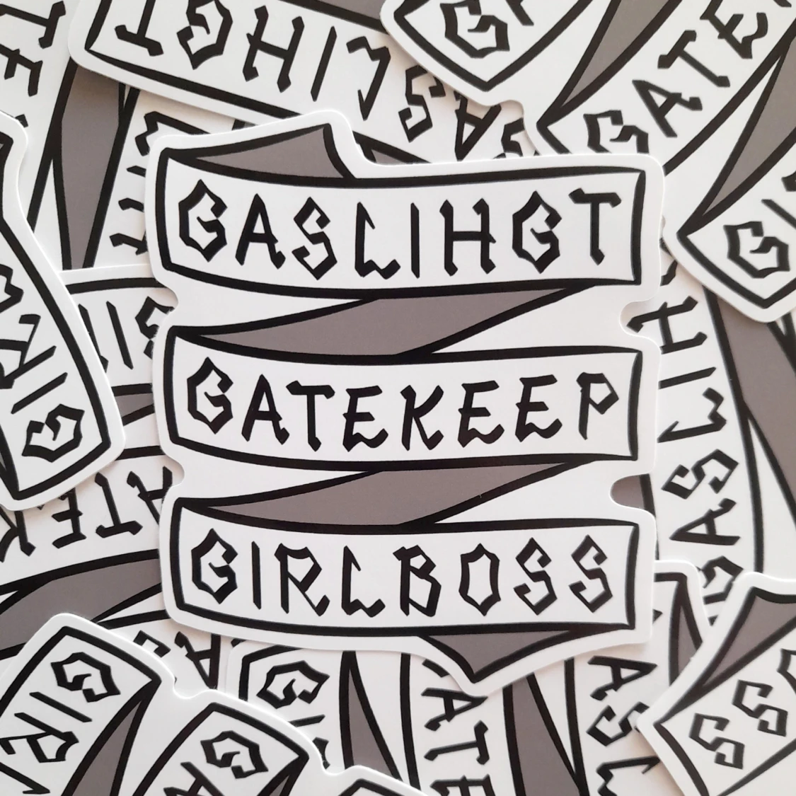 Gaslight Gatekeep Girlboss klistermärke