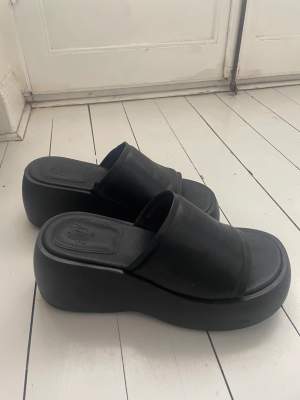 Barely used  Really comfortable  Size 38