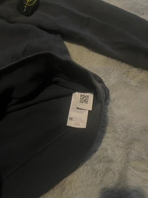 Stone Island - Säljer min nya Stone Island sweatshirt, använd ett få antal gånger. Köpt i butik på nk i Stockholm 