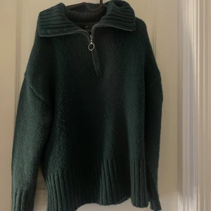 Stickad tröja  - Verkligen en super skön stickad tröja som ej kommer till användning💚