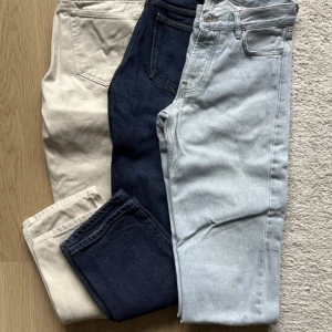 Junkyard Jeans - Jeans köpta från Junkyard som jag säljer för 300kr styck! Loose fit 