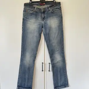 Lågmidjade jeans från blend som passar storlek s. 80 kr + frakt 🥰
