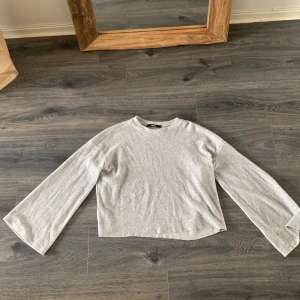Grå tröja - Grå tröja från Bik bok i strl S.