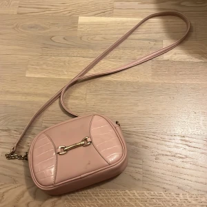 Väska - Säljer i bra skick. Använt 3 gånger.