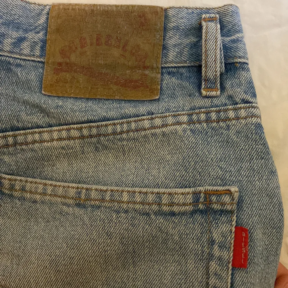 Snygga diesel jeans byxor som är köpa second hand. Använda men i bra skick . Jeans & Byxor.