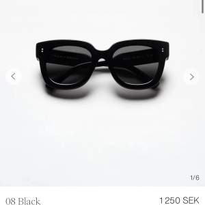 Säljer dessa superfina svarta chimi solglasögonen i modellen 08. De är i bra skick utan repor och jättebra till sommaren. Säljer endast för att jag vill köpa en ny färg! 