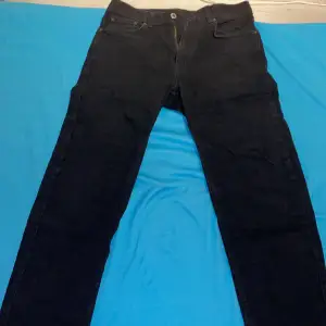 Säljer jeans från dressmann köpta för 500kr. Inget fel på dom, inga defekter. Kontakta dm för fler bilder, pris kan diskuteras.