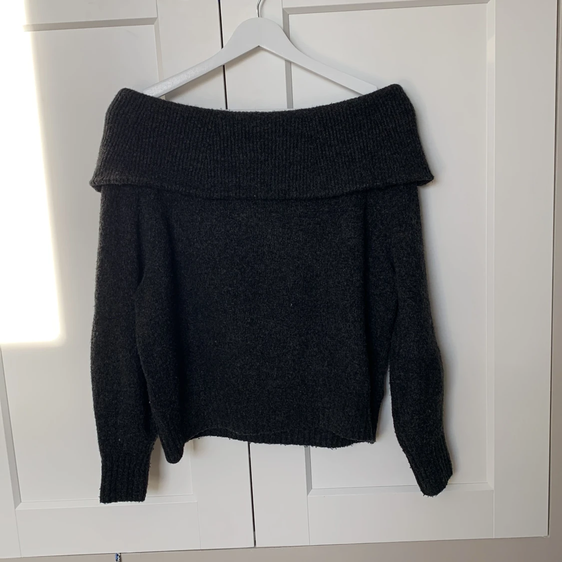 Stickad off shoulder tröja - 90