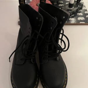 Dr Martens Pascal Virginia, helt nya  - Använda 1 gång.  Storlek 37 