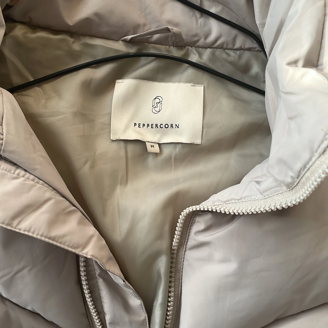 Beige vinterjacka - 90