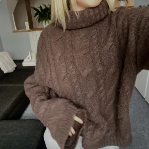 Stickad tröja - Superskön stickad tröja från bikbok, jättebra ich tjockt material( inte stickigt)