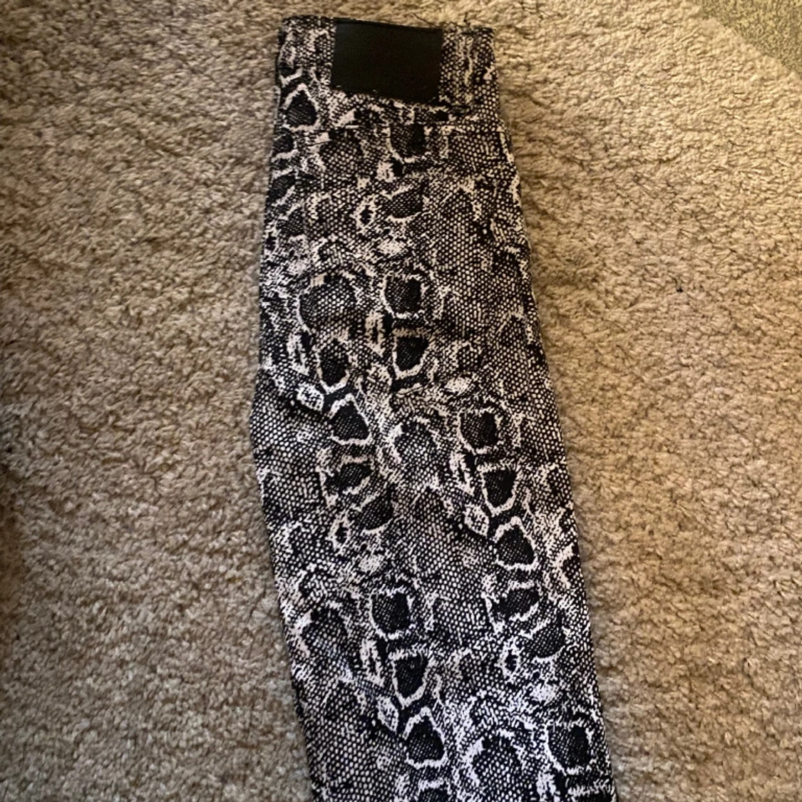 Ormskinns mönstrade jeans