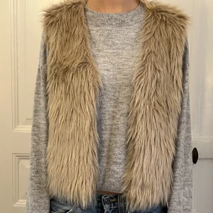 Pälsväst - Pälsväst i fuskpäls💕