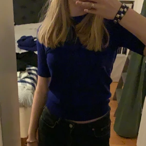 Blå kortärmad  - Blå kortärmad stickad tröja från zara! 