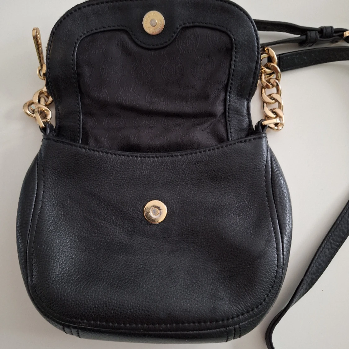 Michael kors axelremsväska  - 90