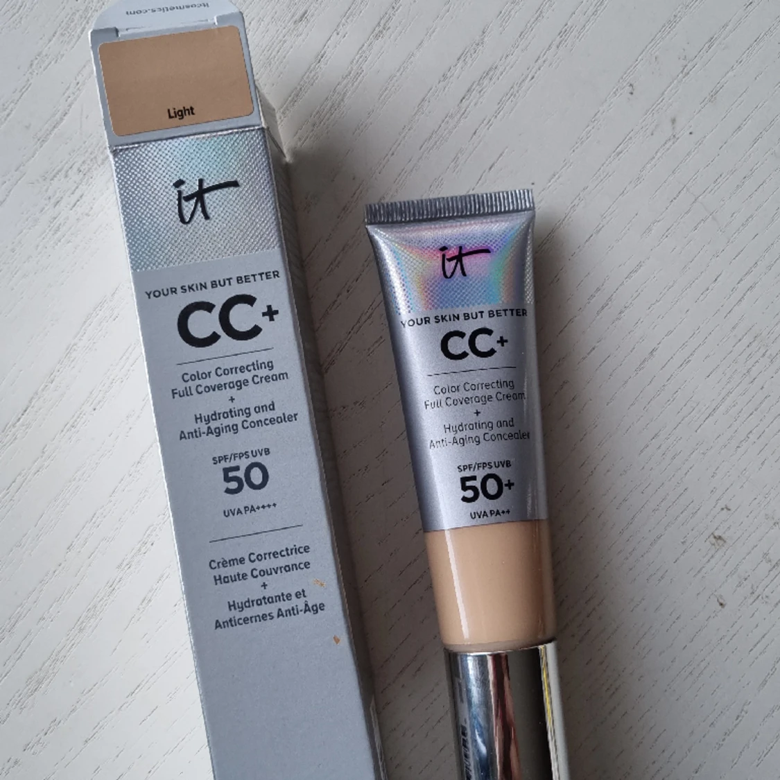 It cosmetics, CC+, foundation