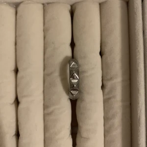 RING MED NITAR - Ring med nitar💪 Ganska defekt därav priset🩵 Köp inom 7 dagar och få fri frakt!🤩