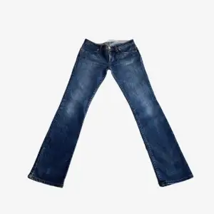 Jeans från Big Star i modellen Luna, midjemåttet är 36cm och innerbenslängden är 76cm💗