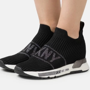 DKNY - Storlek 37 ,oanvända 