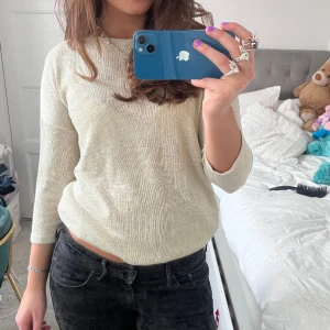 Tröja!  - Så snygg tröja med guldiga glitter!!