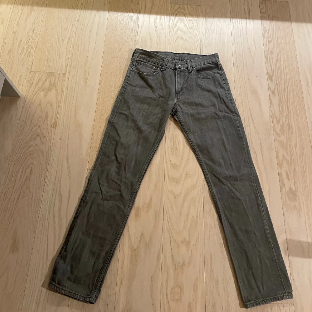 Levis jeans i strlk 32, skriv för fler bilder eller info. Pris går att diskutera vid en snabb affär.. Jeans & Byxor.