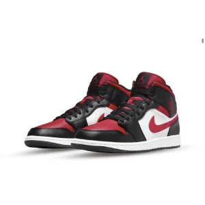 Jordan 1 - Säljer mina jordans då dom ej kommer till användning. Använda Max 5 gånger så känns dumt att ha kvar dom. Köpte för 2500:- från S&C Hype i Jönköping