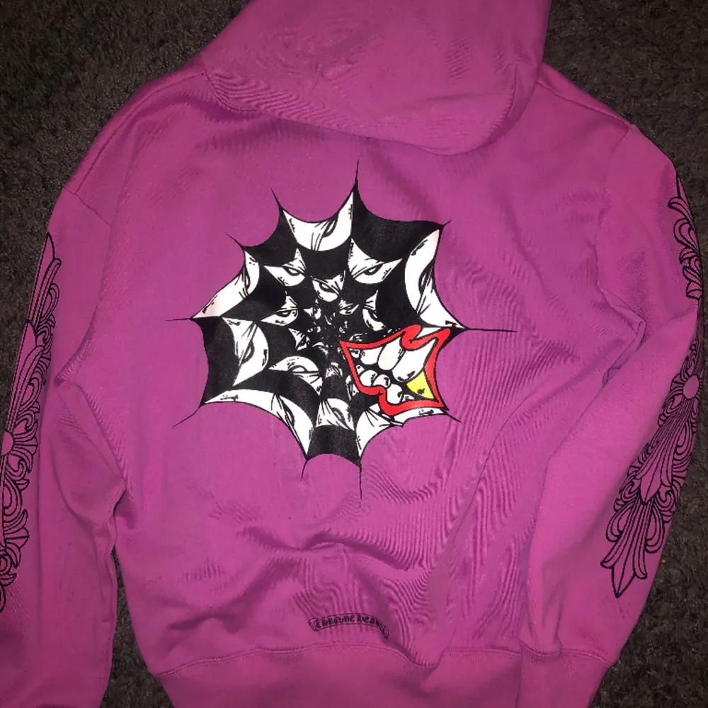 Chrome Hearts hoodie og size S also fits m 9/10 con använd 1-2 gånger. Hoodies.