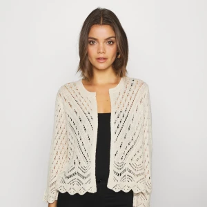 Kofta  - Super söt kofta frpn JDY. Aldrig använd därmed så säljs den. Storlek xs men passar xs/s skulle jag säga. ❤️ 